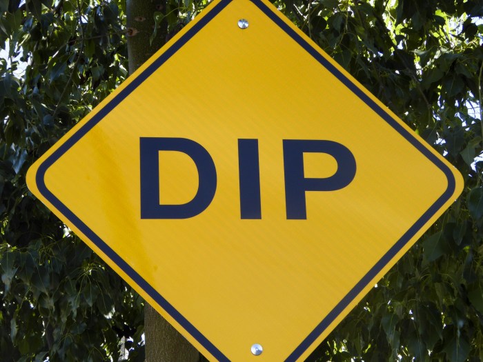 Que significa dip en la carretera