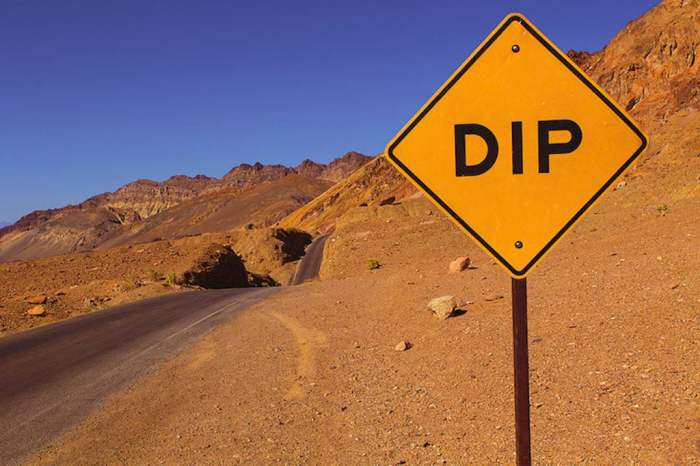 Que significa dip en la carretera